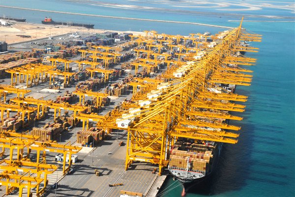 Produtividade portuária com mega-navios caiu em 2014 DP-World-Jebel-Ali