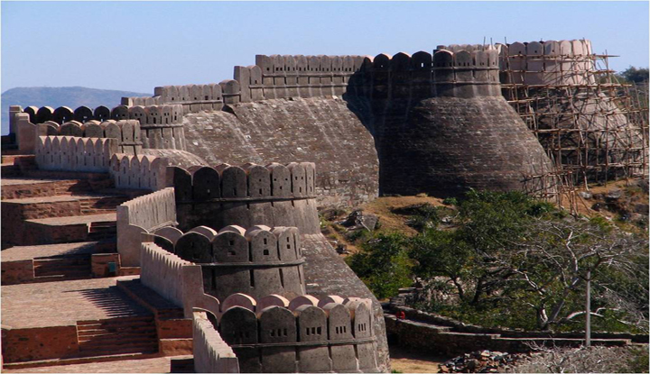 Walls and Frontiers in History - Page 2 Kumbhalgarh%20great%20wall%20of%20India-big