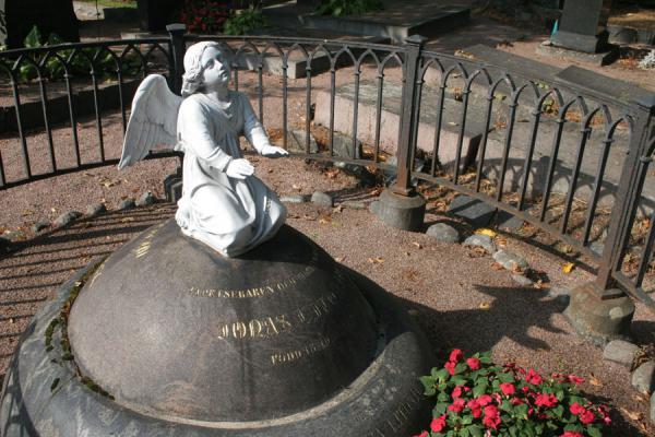 Esculturas en Cementerios - Página 3 Hietaniemi-cemetery03