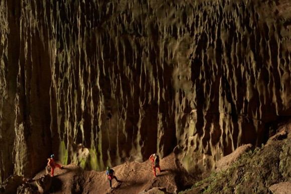 أكبر كهف في العالم  Son-Doong-cave-12