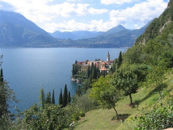 بحيرة كومو الإيطالية Lake-Como-11