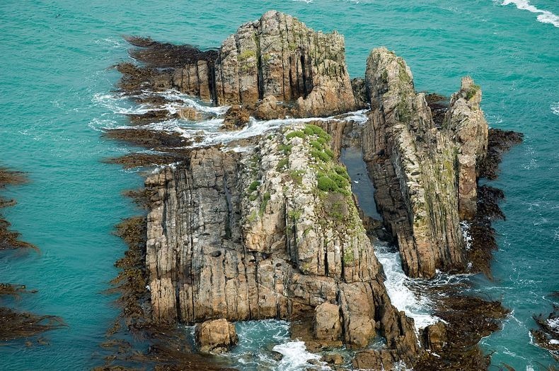 منارة فوق الصخور في نيوزيلاندا Nugget-Point-Lighthouse-New-Zealand-6