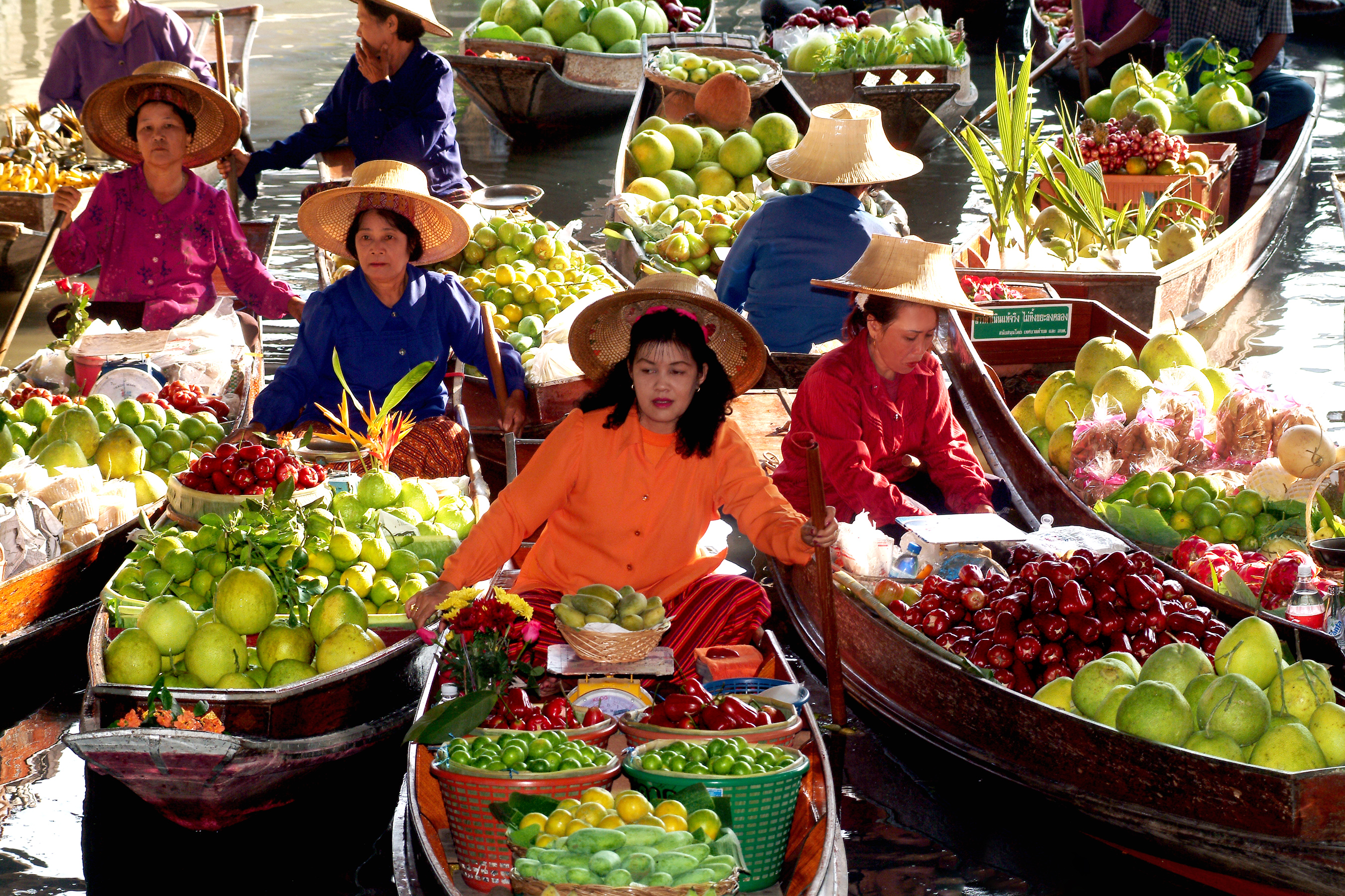 أجمل الاماكن السياحية في تايلند The-Floating-Markets