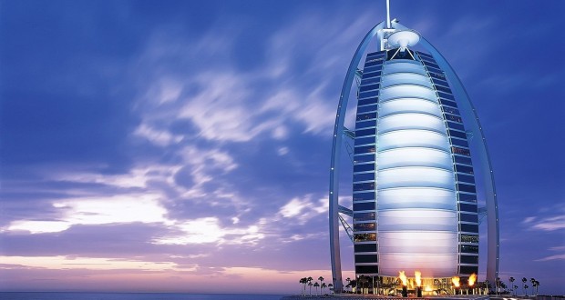 إختيار الوجهات السياحية الآمنة Burj-Al-Arab-Hotel-Dubai-United-Arab-Emirates-620x330