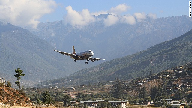 صور أغرب مطارات في العالم Dramatic-airports-7