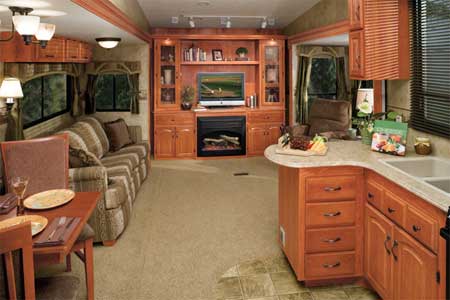 مطابخ ع الذوق الراقى Coachmen-wyoming-fifth-wheel-trailer-2008-interior