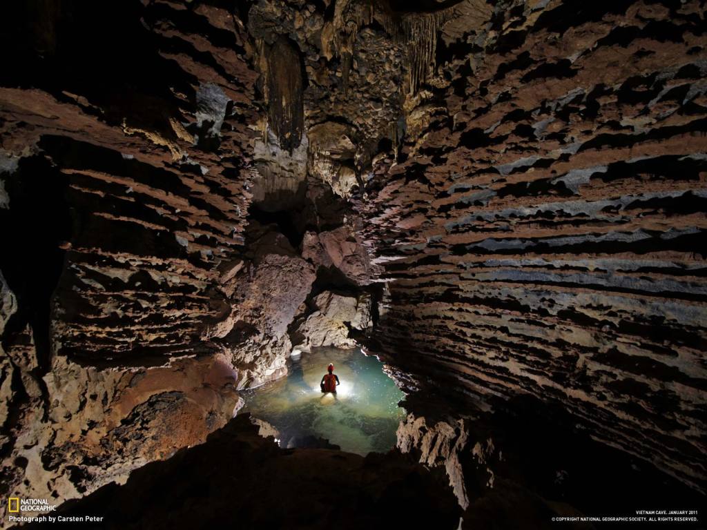 Amazing Hikes You Must Do Before You Die: Son Doong Cave, Vietnam Earth-son-doong-cave_423774-1024x768