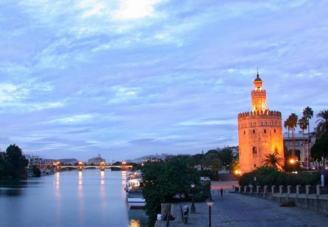   من روائع الآثار الاسلامية ..... باسبانيا ...منتديات نور الصباح Torre_del_Oro