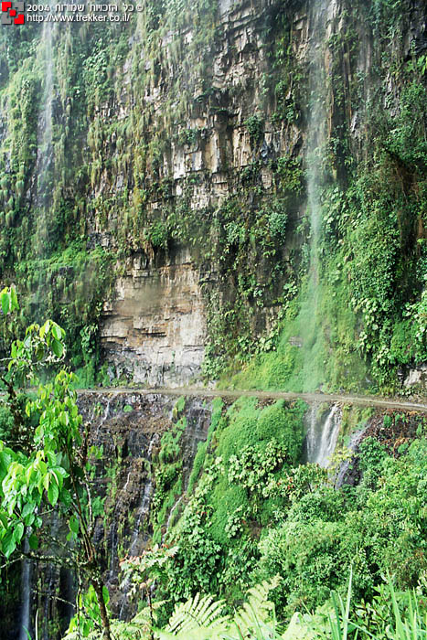 Bolivian road: you take the risk? B-death-05