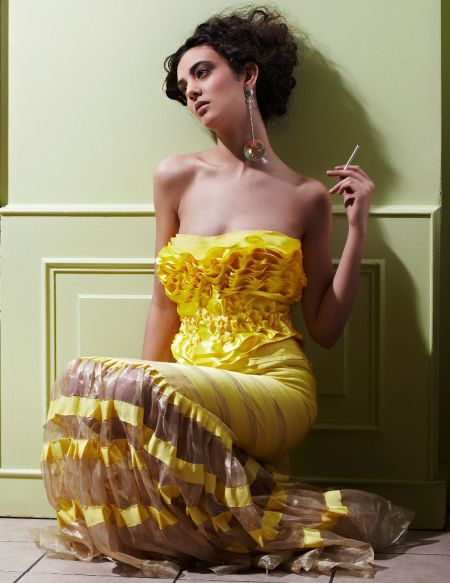 كولكشن اصفر من تجميعي Collection-femme-automne-hiver-2009-2010-jeremy-bueno-robe-de-soiree-jaune-soleil