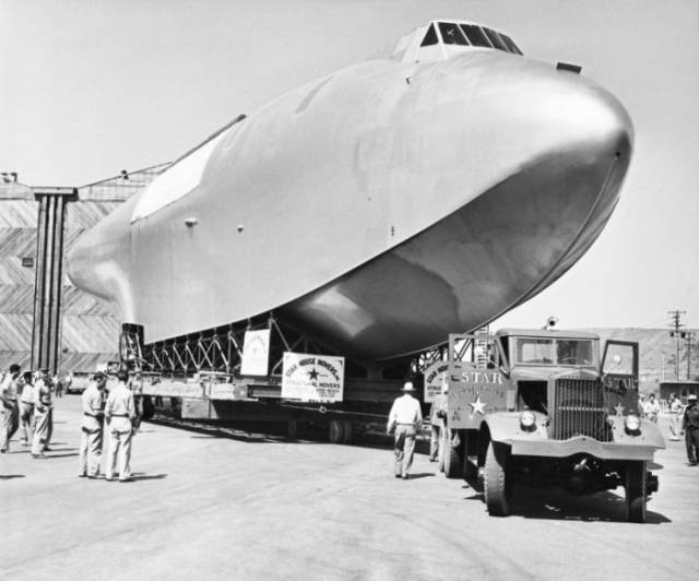 le (Howard Hughes) H-4 Hercules 7287