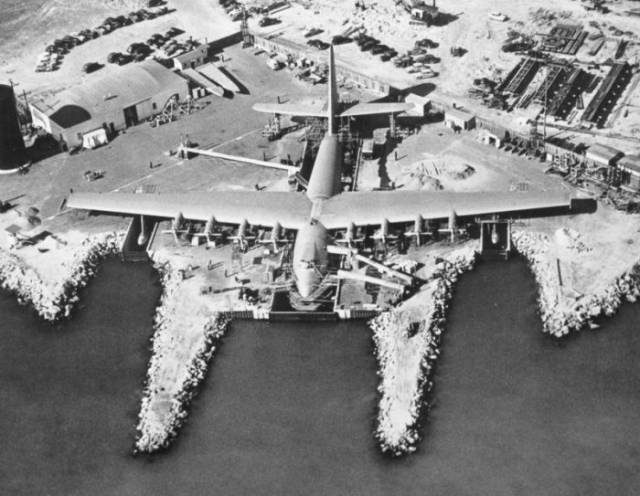 le (Howard Hughes) H-4 Hercules 7295