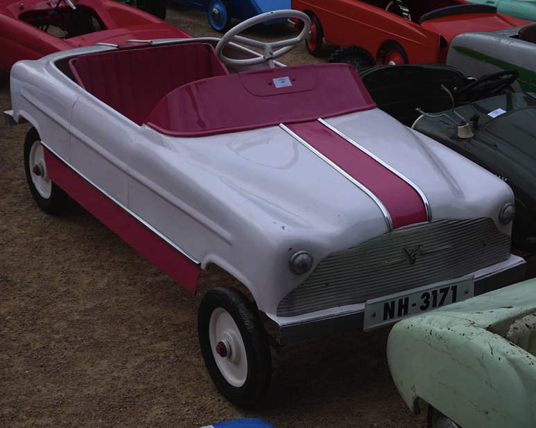 vente aux enchères à Lyon (pedal cars - nov 2016) 8515