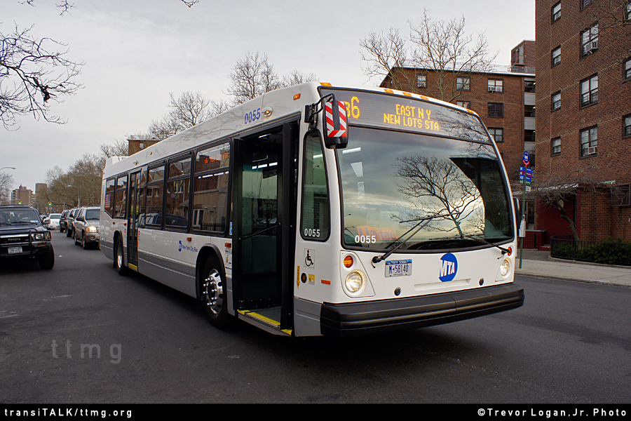 ATTENTION: New 2011 Novabus LFS TL-40102A Non-Artics! NYCB_Nova_0055b