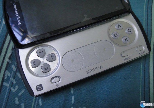 [PSPhone] El Xperia Play en videos Sony-ericsson-xperia-play-01