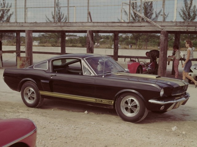 La Ford Mustang a 50 ans ! by tuxboard.com Ford-Mustang-51-640x479