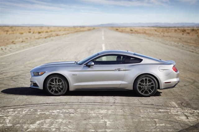 La Ford Mustang a 50 ans ! by tuxboard.com Ford-Mustang-50-ans-10-640x426