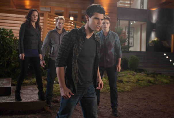 2 LIBRO DE JACOB Y NESSIE: NUEVA ERA (Continuacion de Despertar) +18 - Pgina 29 Confrontation-wolves-taylor-rob-liz-peter