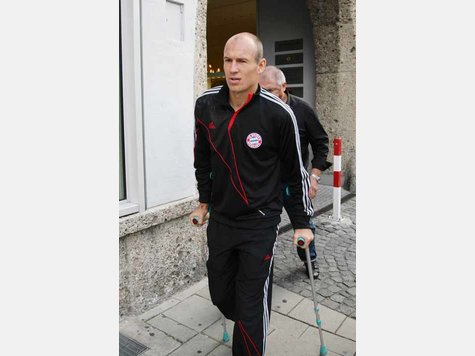 (صور)روبن يغيب لـ 3 أسابيع و إصابة أخرى لريبرى 1060813735-arijen-robben-bayern-muenchen-verletzung.9