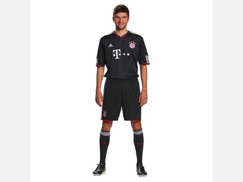 Bayern de Munique - 3º uniforme - 2010/11 563665478-thomas-mueller.9