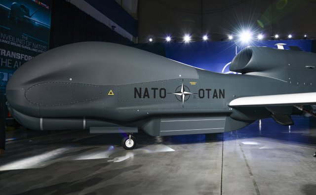 عودة الطائر العملاق بلا طيار.. الدرونز "غلوبال هوك" Global-Hawk-Nato