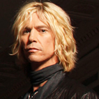 Duff McKagan toca con Guns N' Roses en Londres 37_r133864