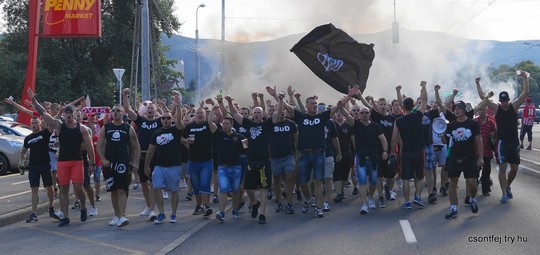  ألتراس | Ultras  - صفحة 7 Dvtk-ujpest_3