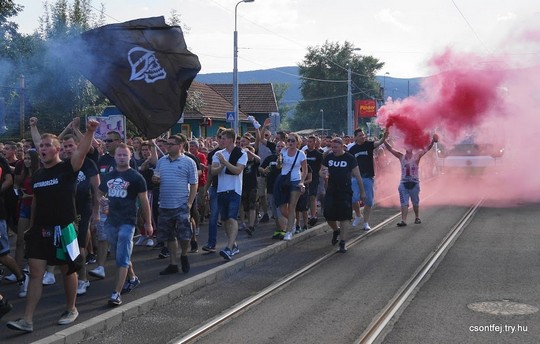  ألتراس | Ultras  - صفحة 7 Dvtk-ujpest_4