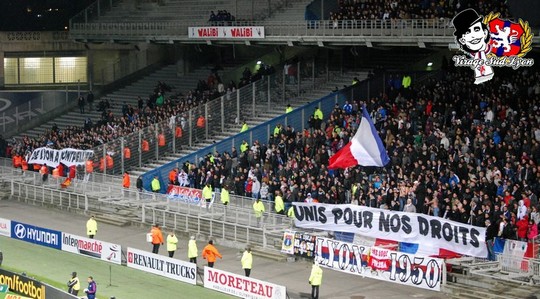 Le Mouvement en France . - Page 12 Badgones_25_celebration_13