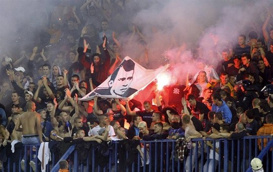 Le mouvement en Croatie . - Page 2 Dinamo-hajduk_1