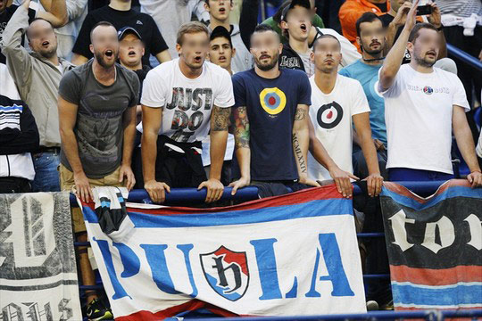 Le mouvement en Croatie . - Page 2 Dinamo-hajduk_18