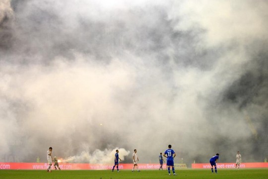 Le mouvement en Croatie . - Page 2 Dinamo-hajduk_4