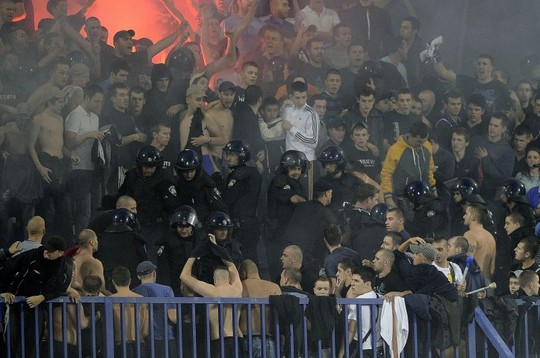 Le mouvement en Croatie . - Page 2 Dinamo-hajduk_5