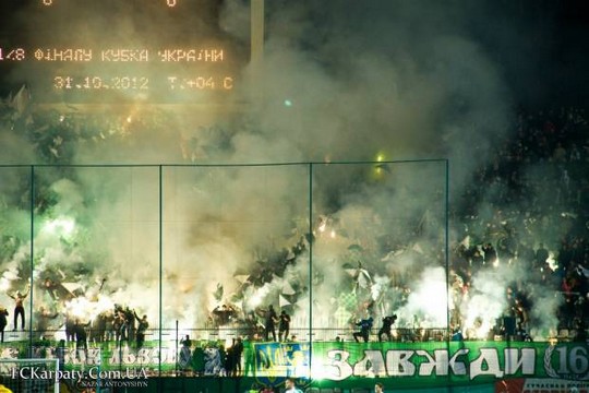 Le mouvement en Ukraine Karpaty-metalist_12