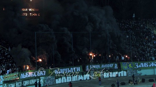 Le mouvement en Ukraine Karpaty-metalist_5