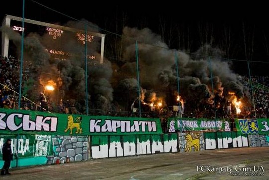 Le mouvement en Ukraine Karpaty-metalist_7