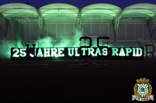 Le mouvement en Autriche - Page 2 Ultras_rapid_25_years_25