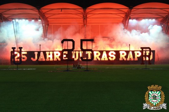 Le mouvement en Autriche - Page 2 Ultras_rapid_25_years_30