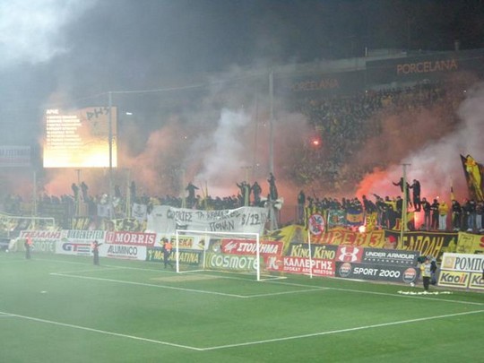 Le Mouvement en Grece - Page 8 Aris-paok_8