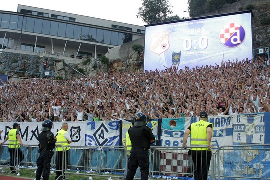 Le mouvement en Croatie . - Page 3 Rijeka-dinamo_9