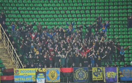 Le mouvement en Ukraine Karpaty-metalist_15