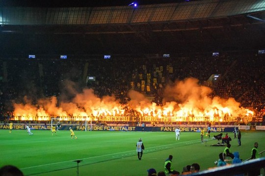 Le mouvement en Ukraine Metalist-dynamo_2