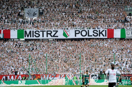 Le mouvement en pologne - Page 4 Legia-slask_13