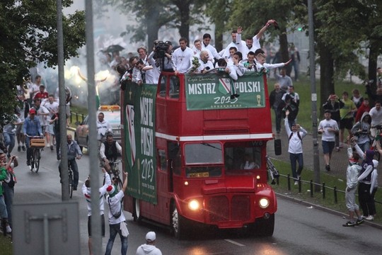 Le mouvement en pologne - Page 4 Legia-slask_21