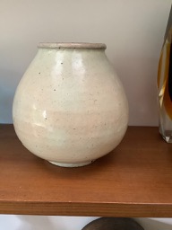 white textured vase labels and possible half makers mark. White2