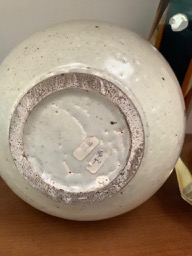 white textured vase labels and possible half makers mark. White3