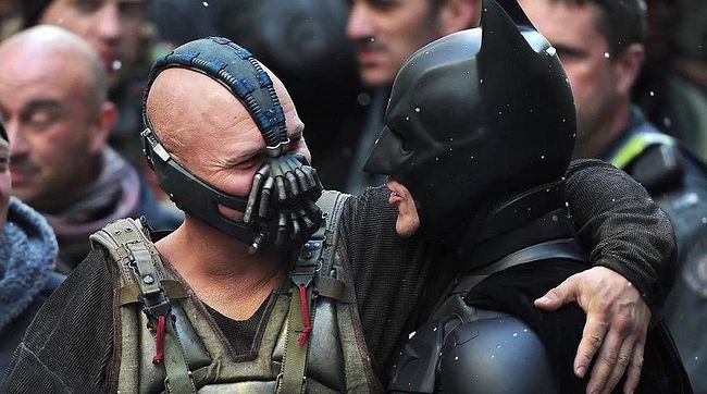 Le Flood est notre ami - Page 2 The_Dark_Knight_Rises_Une_romance_entre_Batman_et_Bane_1