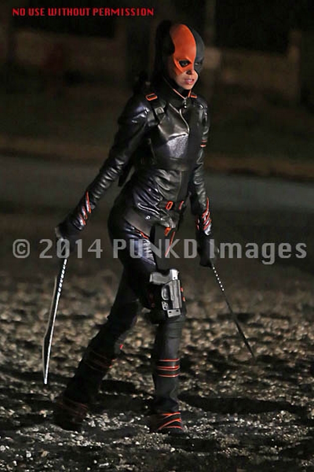 Arrow ( WB TV &CW ) - Page 2 Arrow_voici_venir_ravager_photo_3