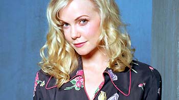 Un nouveau personnage Stargate_atlantis_Laura_Harris_1