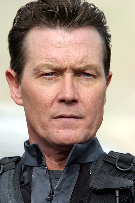 Les acteurs de ces épopées fantastiques - Page 3 Terminator_the_sarah_connor_chronicles_Robert_Patrick_3